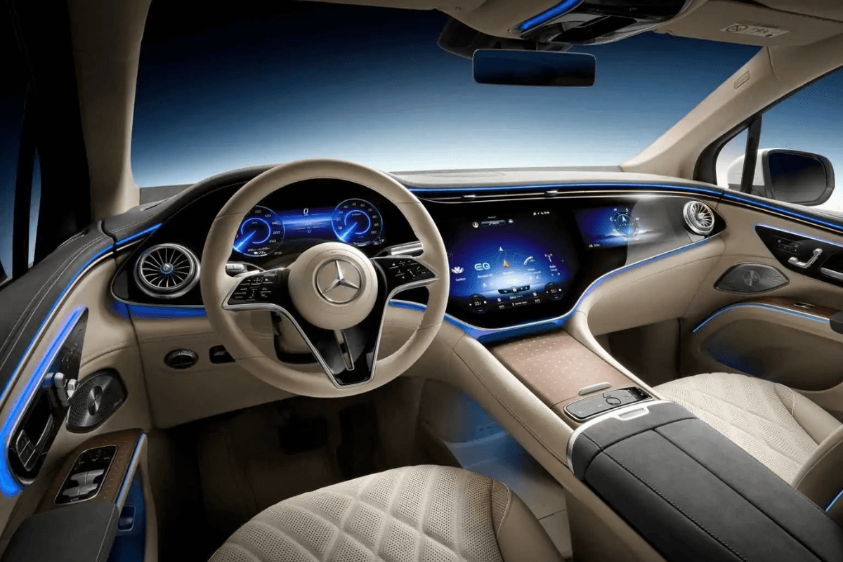Внедорожник Mercedes-Benz EQS SUV 2023 года
