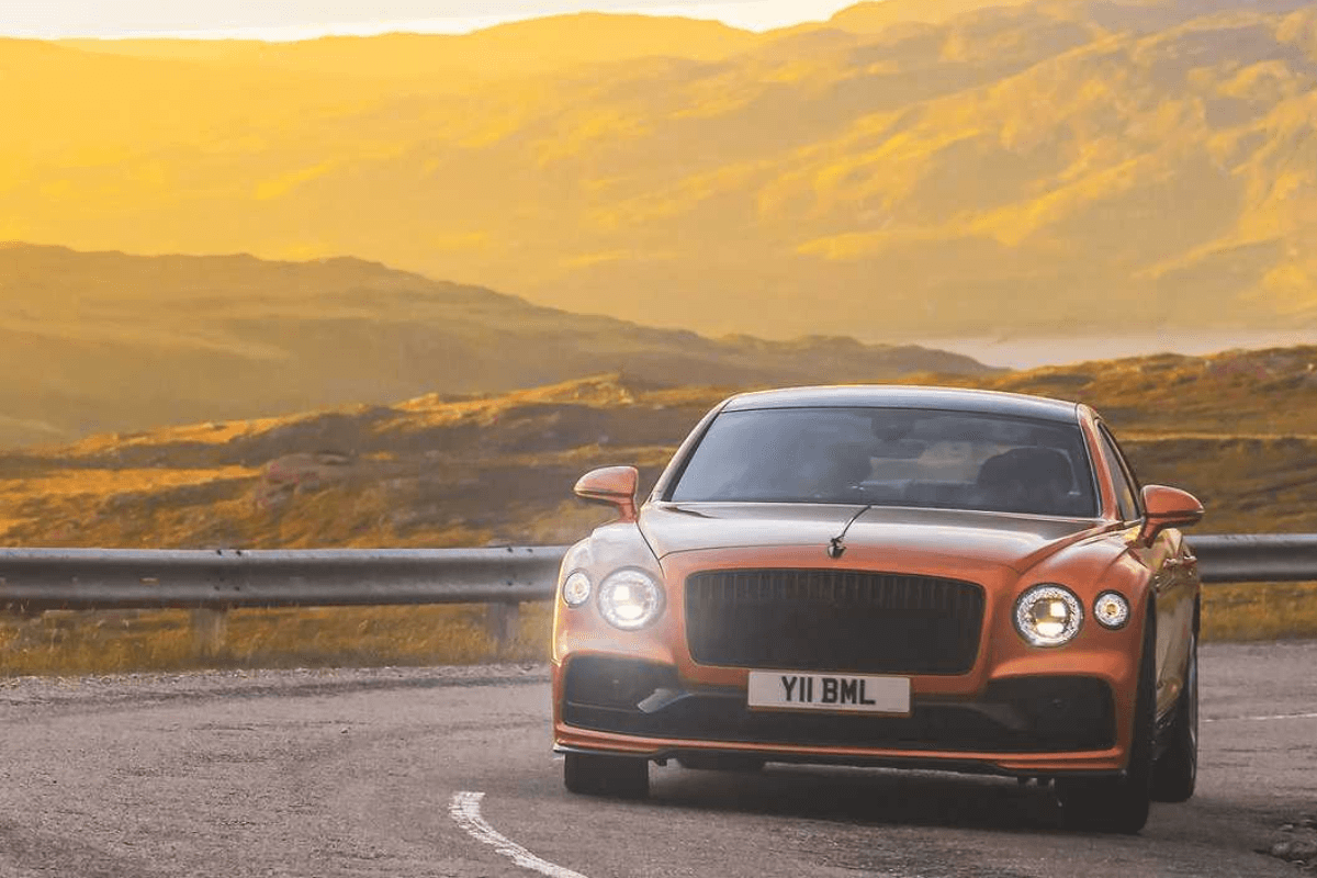 Bentley представила новый роскошный седан