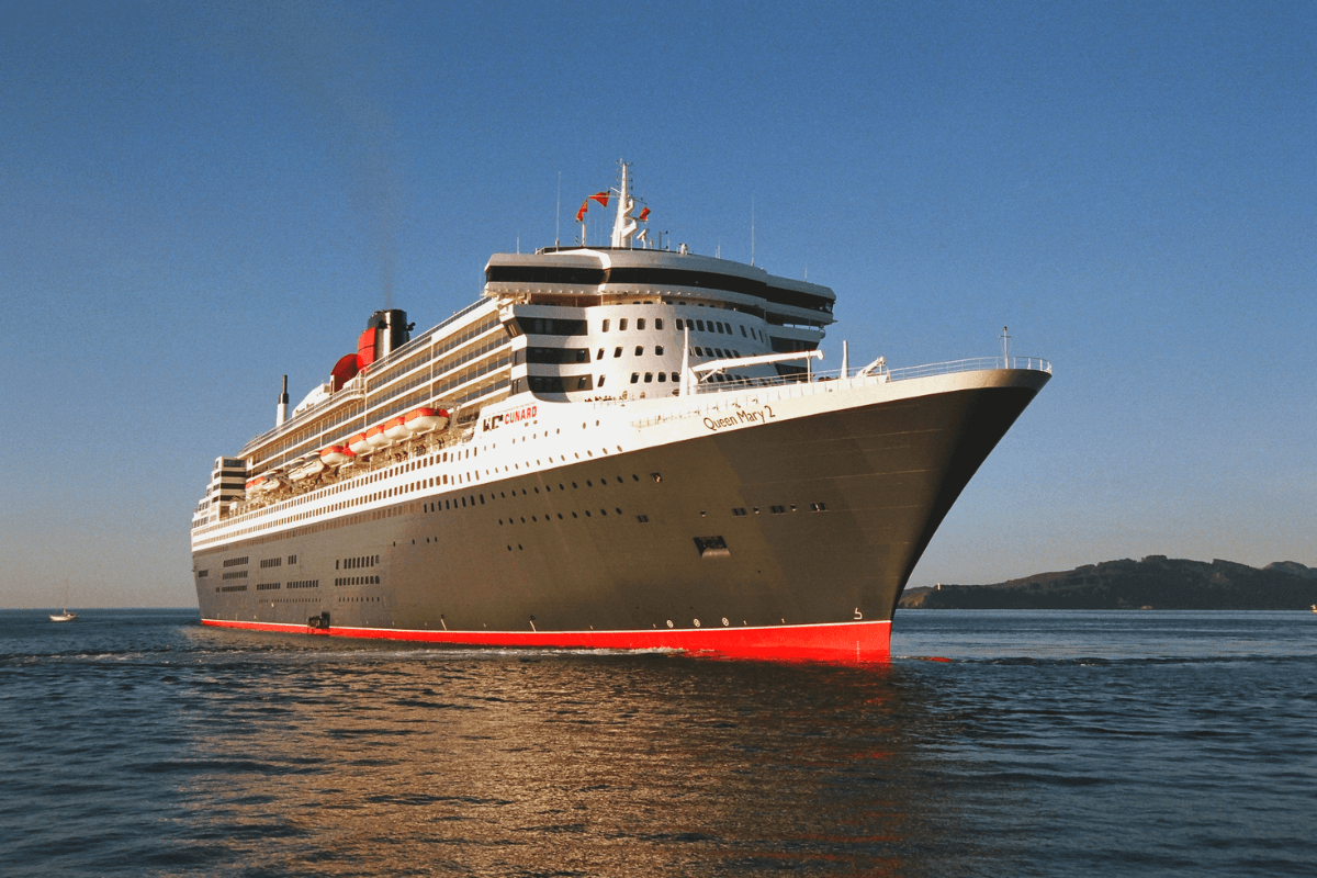 15 самых больших и роскошных круизных лайнеров: Queen Mary 2