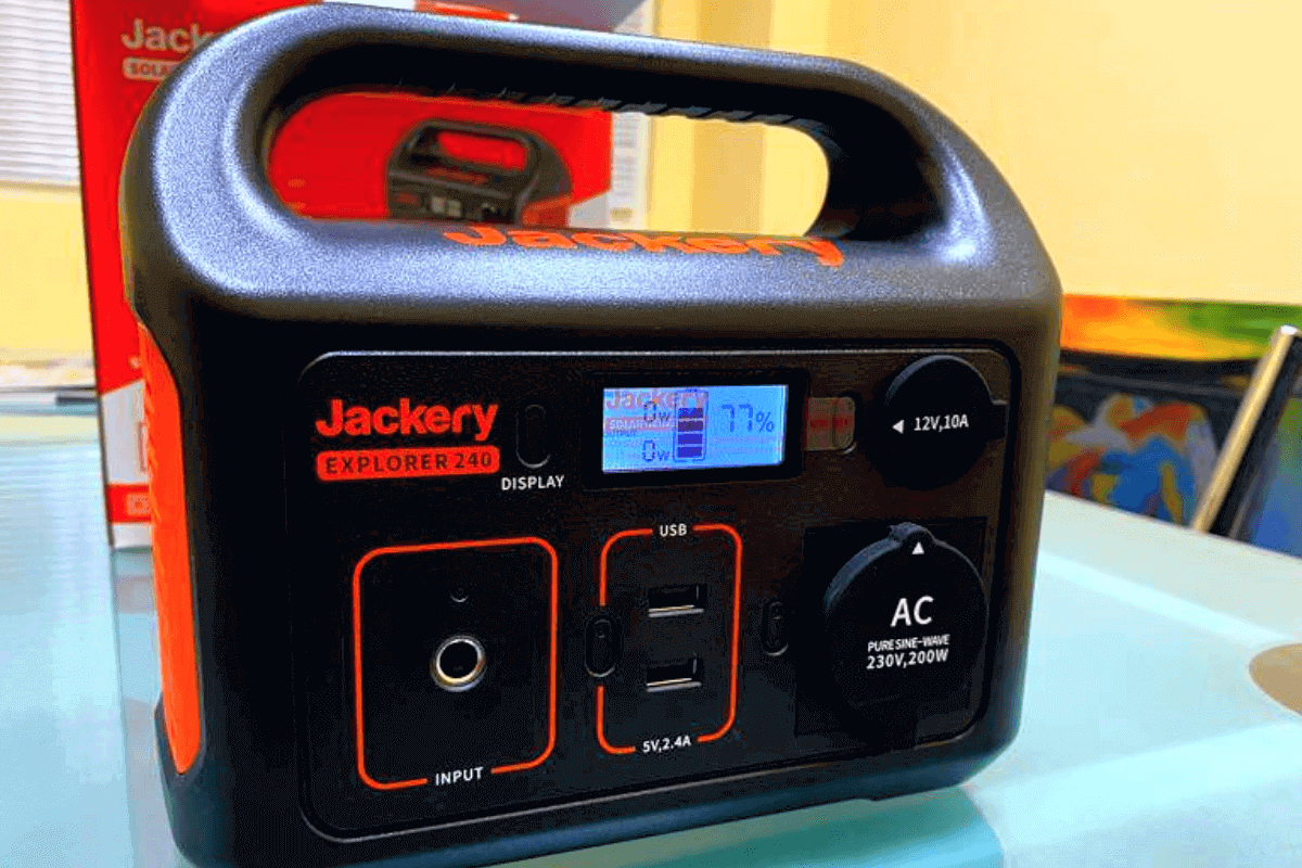 Лучшие портативные зарядные станции: JACKERY EXPLORER 240