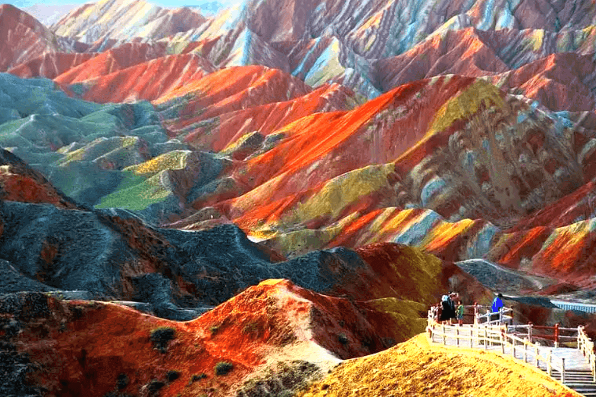 Топ-10 самых красивых мест мира: Цветные скалы