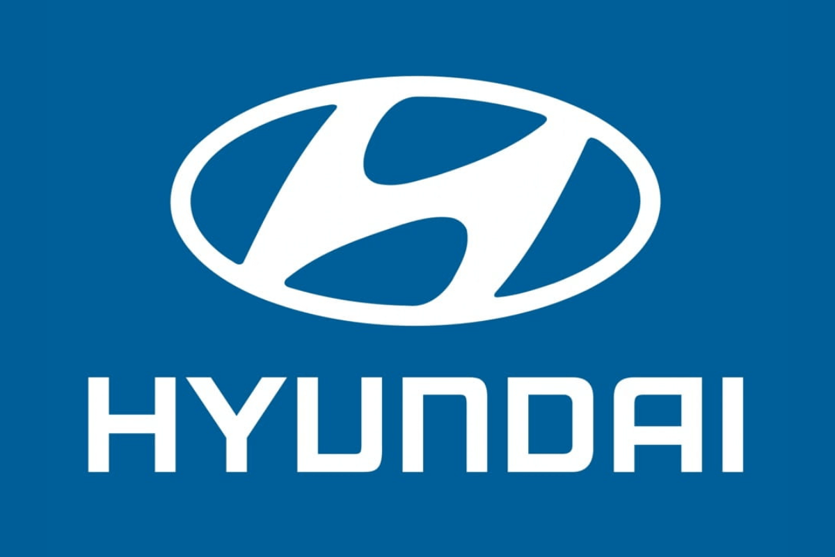 Лого Hyundai — пожимаю руку покупателю