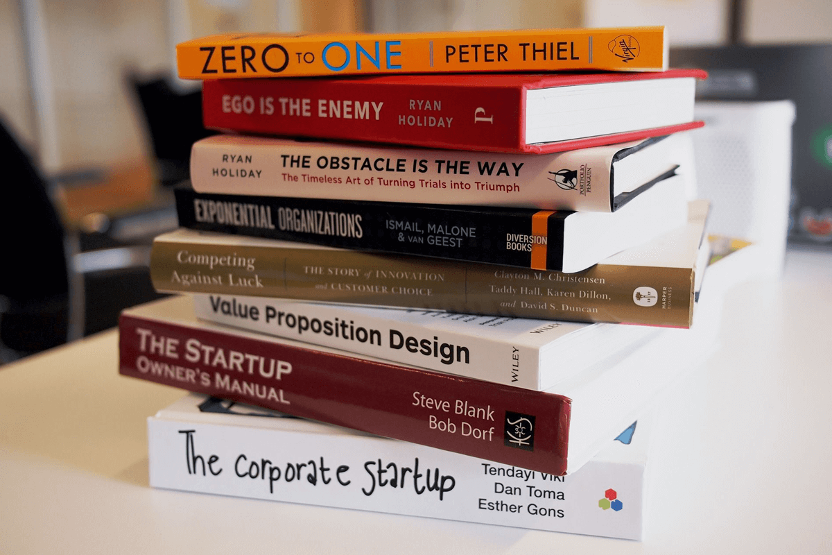 5 книг, которые рекомендует Илон Маск прочитать каждому