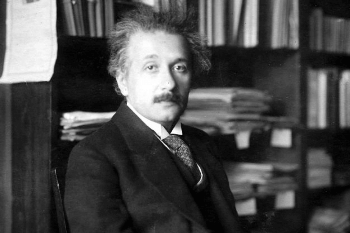 Альберт Эйнштейн — это… 