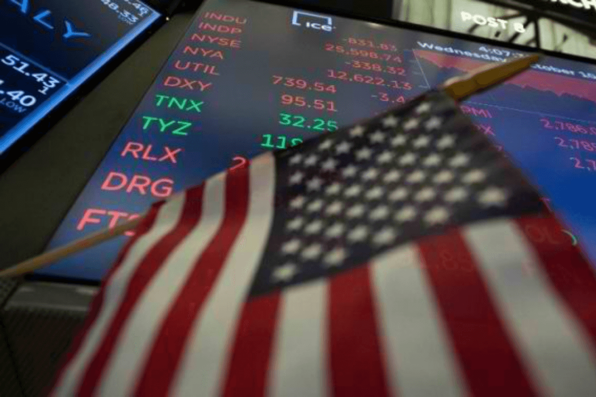 Американские акции прибавлены сырьем: основные индексы США закрыли торги в минус