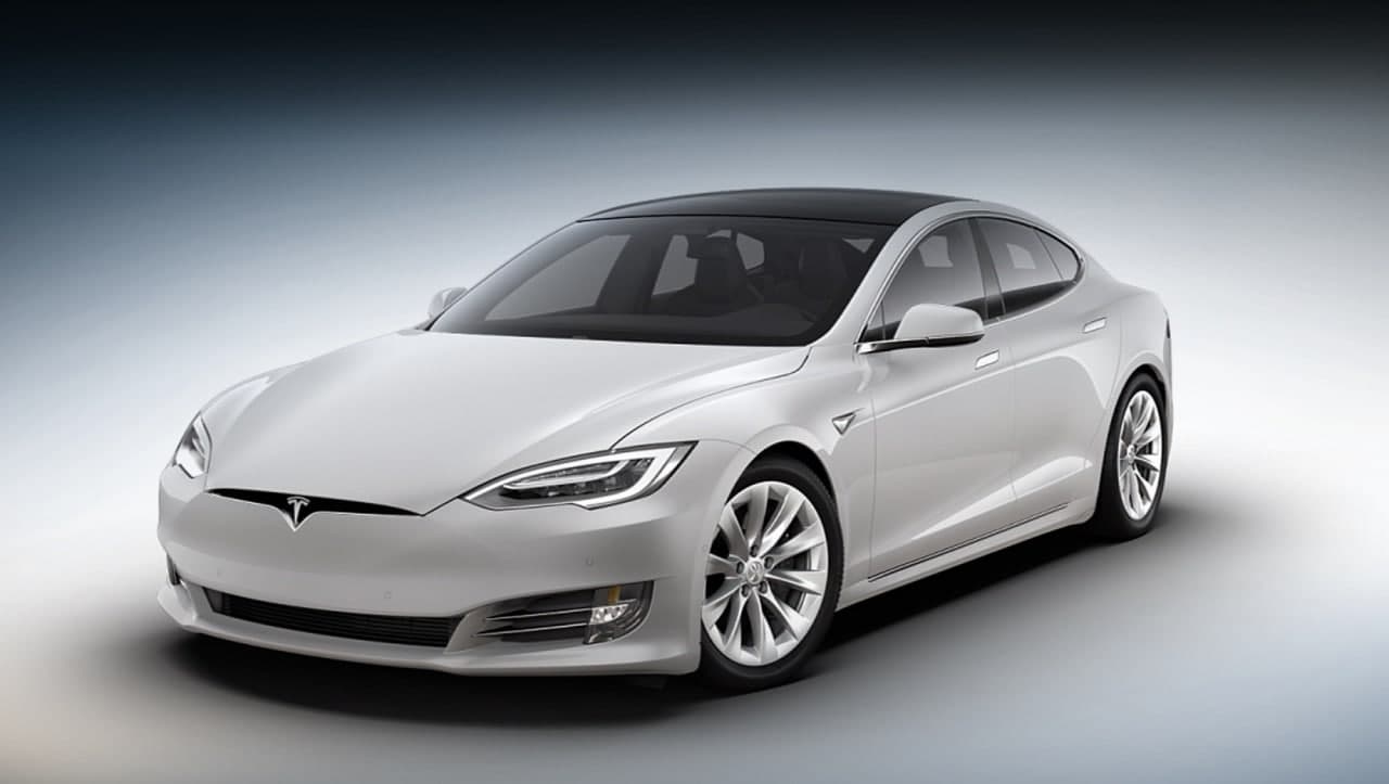 Автомобиль Tesla Model s