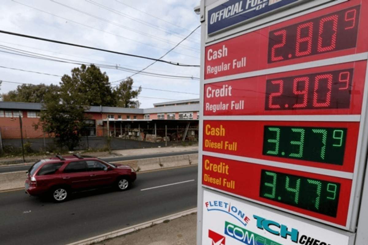 Безос критикует Байдена за призыв к снижению стоимости бензина