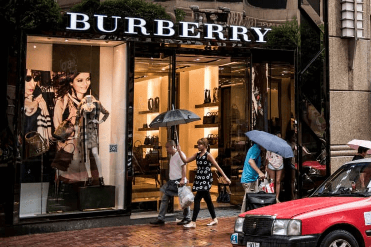 Burberry рассчитывает на стабильную прибыль на фоне карантина в Китае