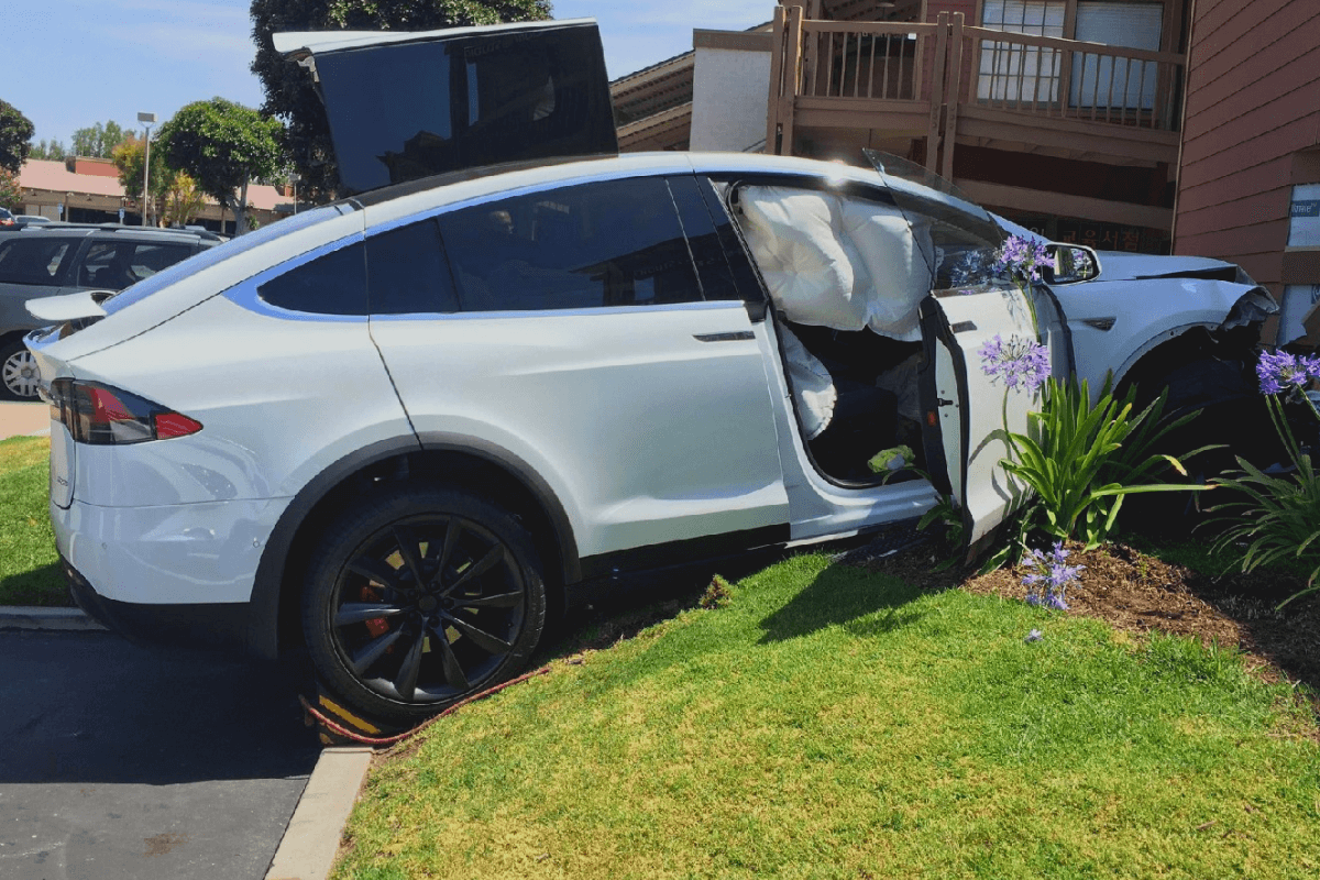 Джимми Линь Чжи-ин попал в аварию на Tesla