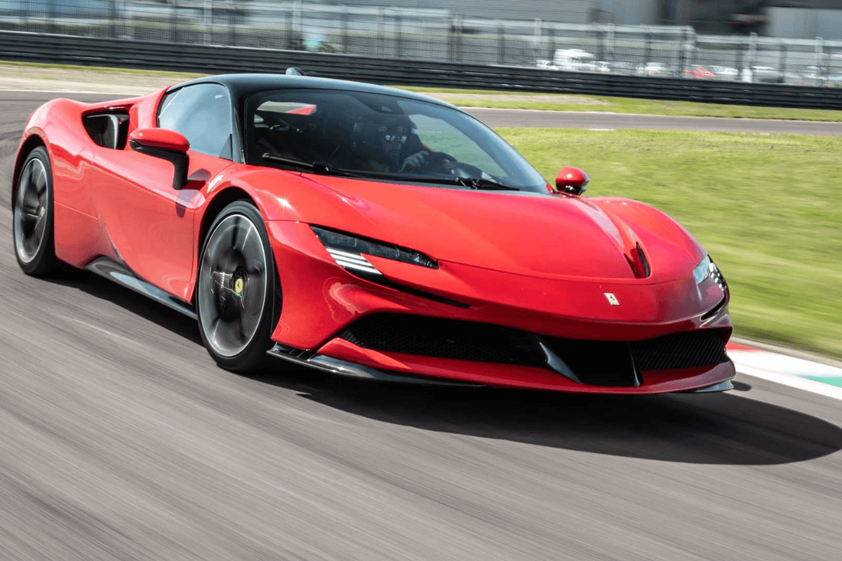 Ferrari хочет расширить итальянский завод по производству электромобилей