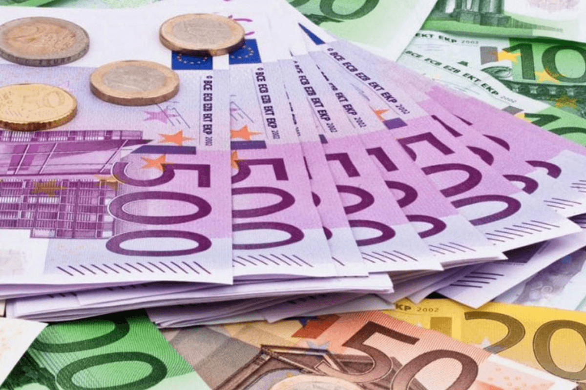 Инфляция валюты евро в 19 странах достигла рекордной отметки 8,6%