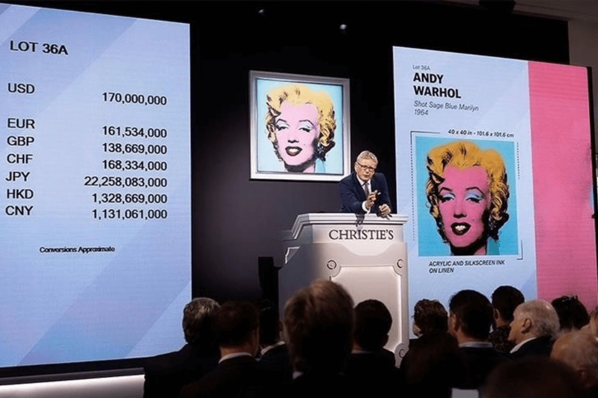 За культовую картину Энди Уорхола "Shot Sage Blue Marilyn" выручили 195 миллионов долларов