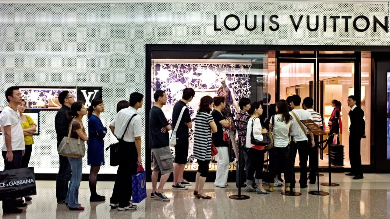 Louis Vuitton лидер по продажам люксовых брендов