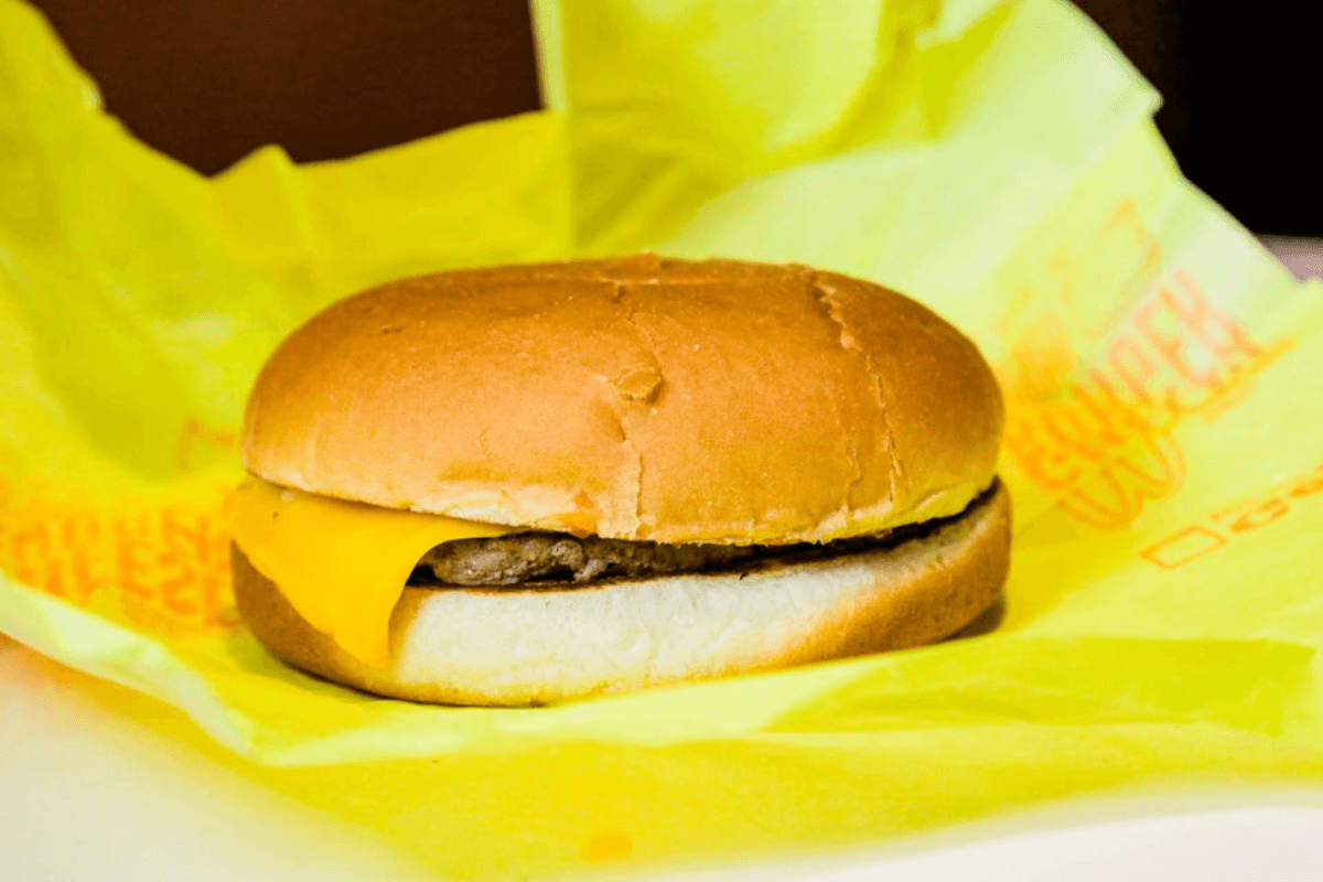 McDonald’s повысил цену на чизбургер в Великобритании