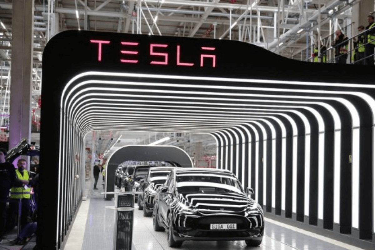 Германии оказался затруднительным найти сотрудников для Tesla из-за низкой зарплаты