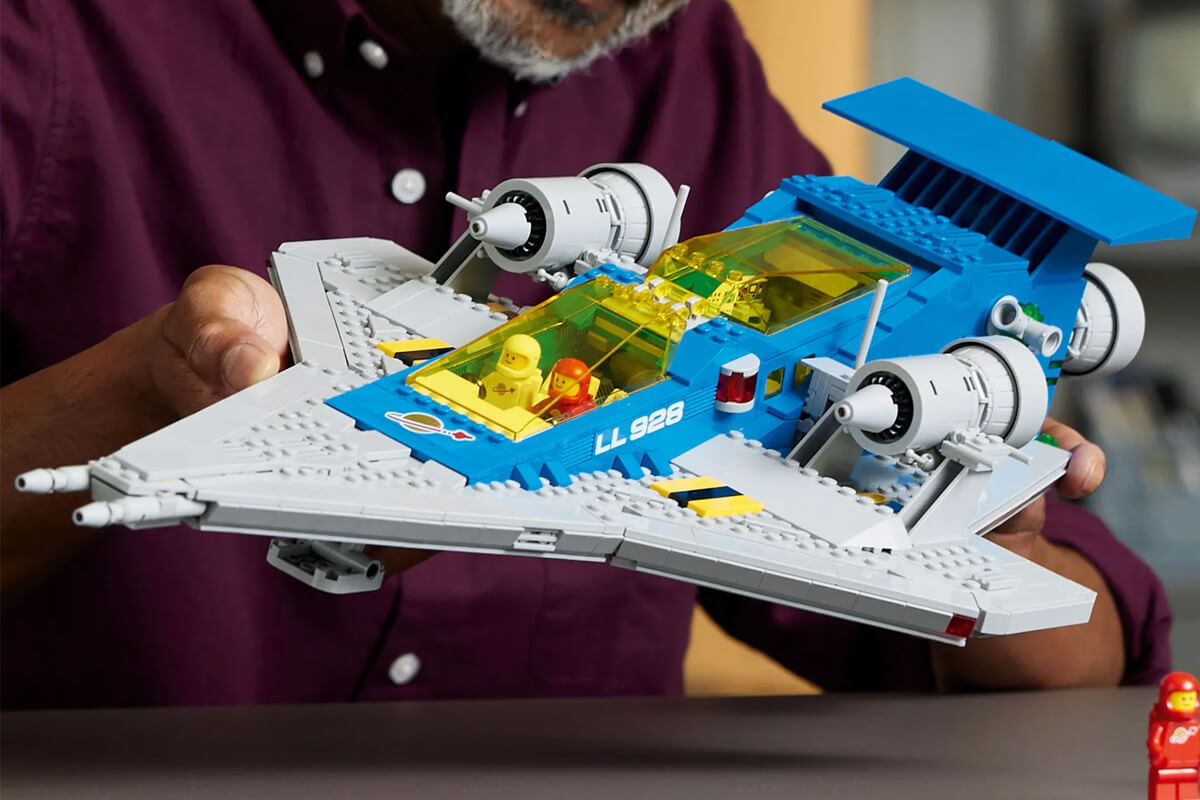 Оригинальный космический корабль от Lego вернулся