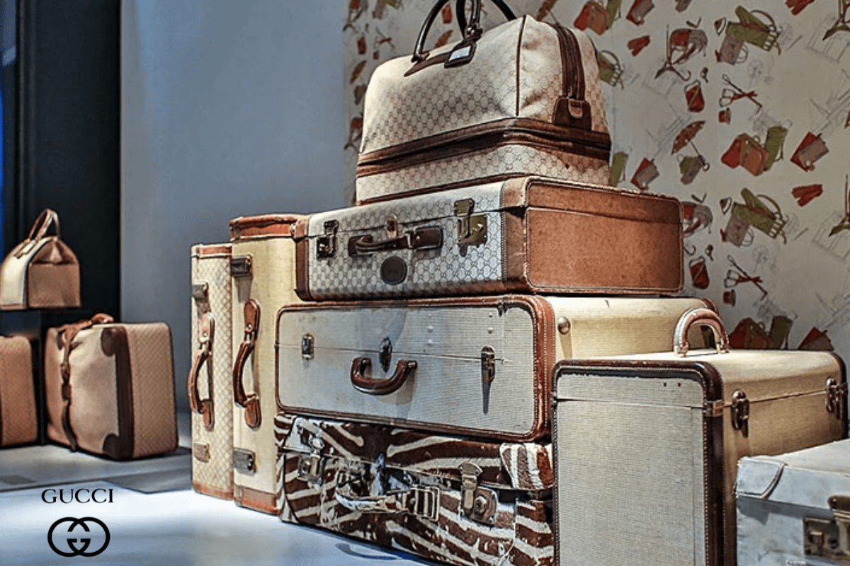 Сбруя, сумки, чемоданы - первая продукция от Гуччи