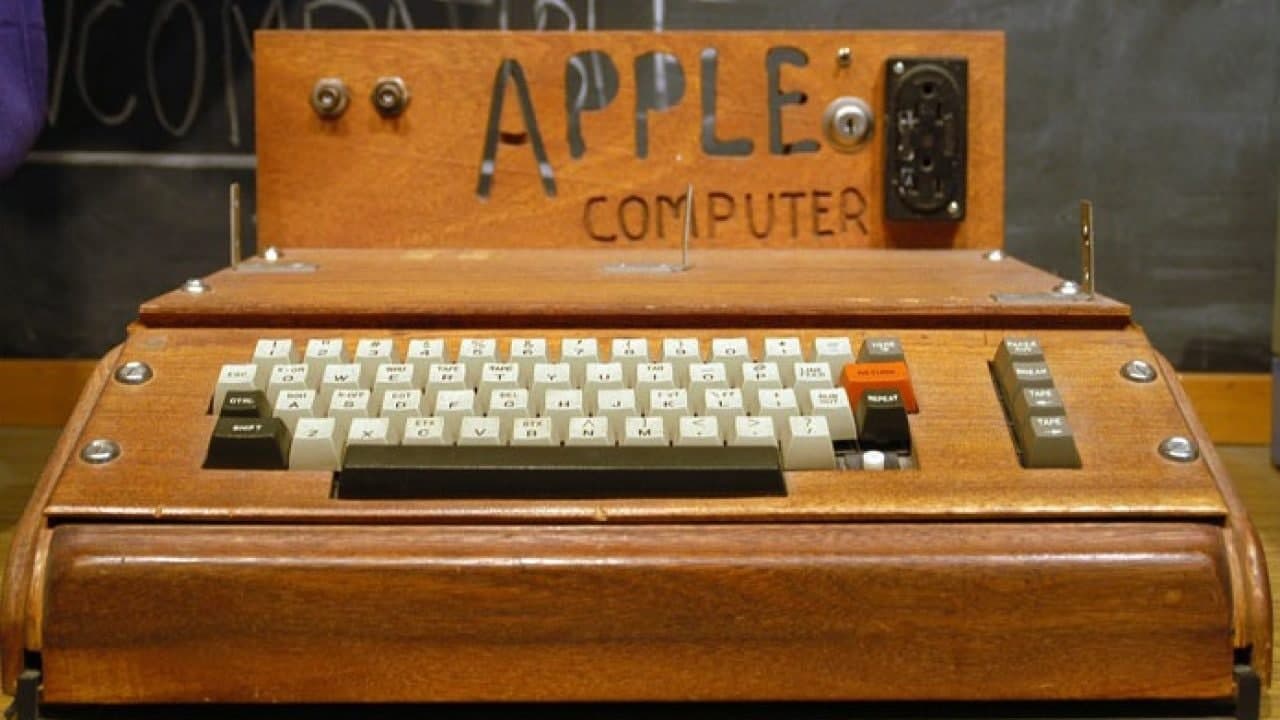 Первый компьютер компании Apple: Apple 1