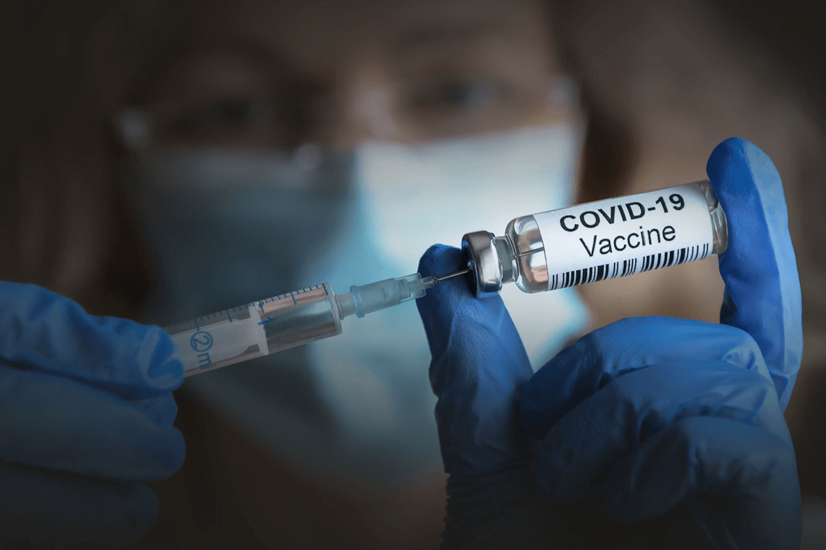 Производителям вакцины против COVID-19 не нужно будет проводить новые клинические испытания,