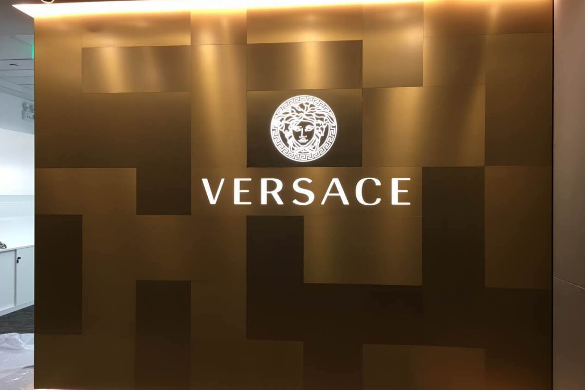 История создания и успеха Versace