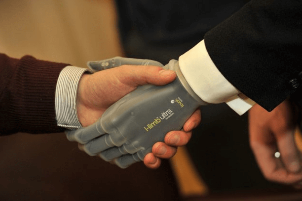 Пользователи могут добавить новые жесты в бионическую руку Nexus