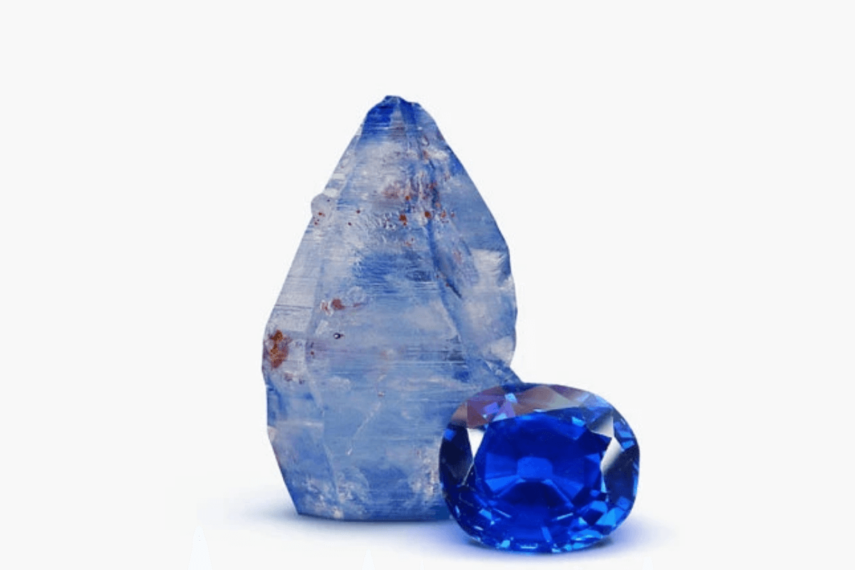 Сапфир (Падпараджа, синий сапфир) - драгоценный камень