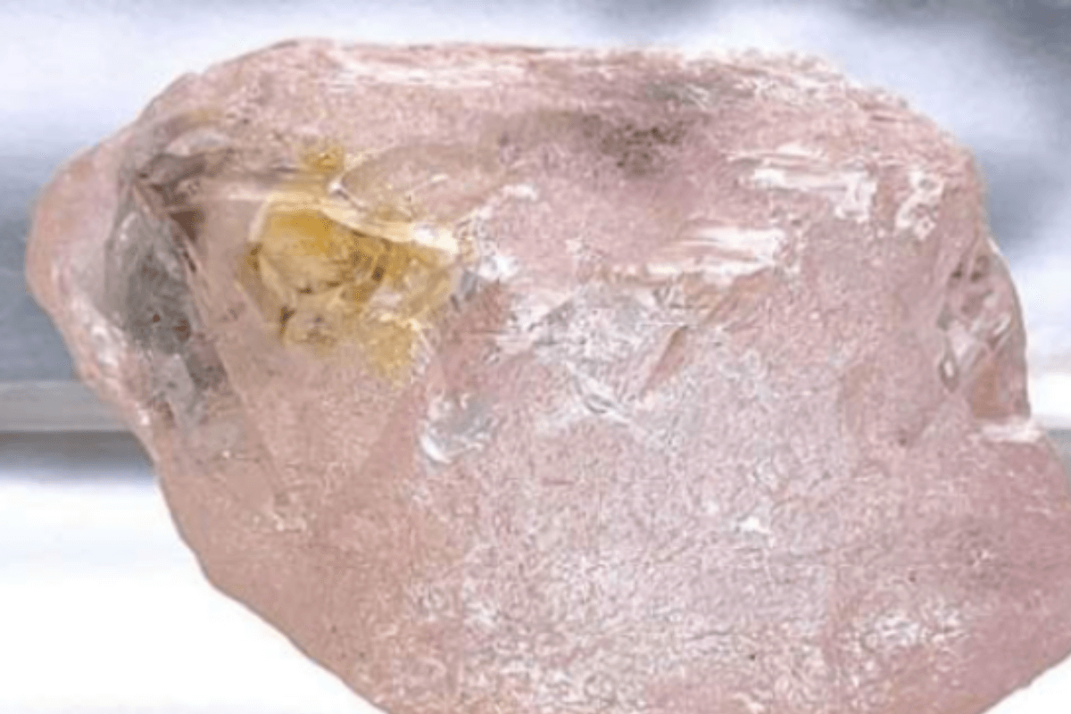 Самый крупный розовый алмаз за последние 300 лет нашли в Анголе