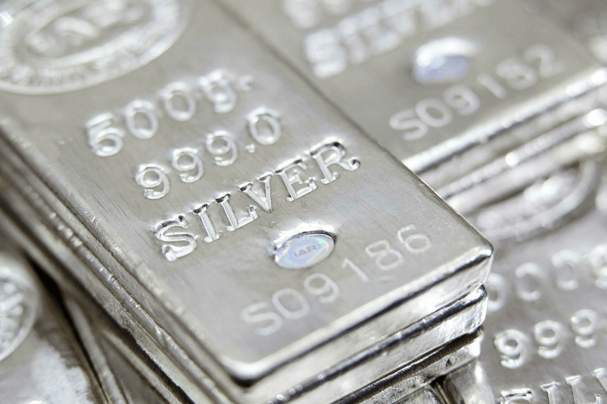Почему стоит покупать серебро?