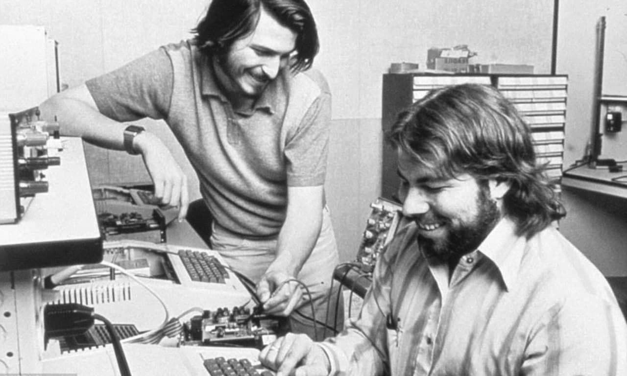 Создатели Apple Стив Джобс и Стив Возняк