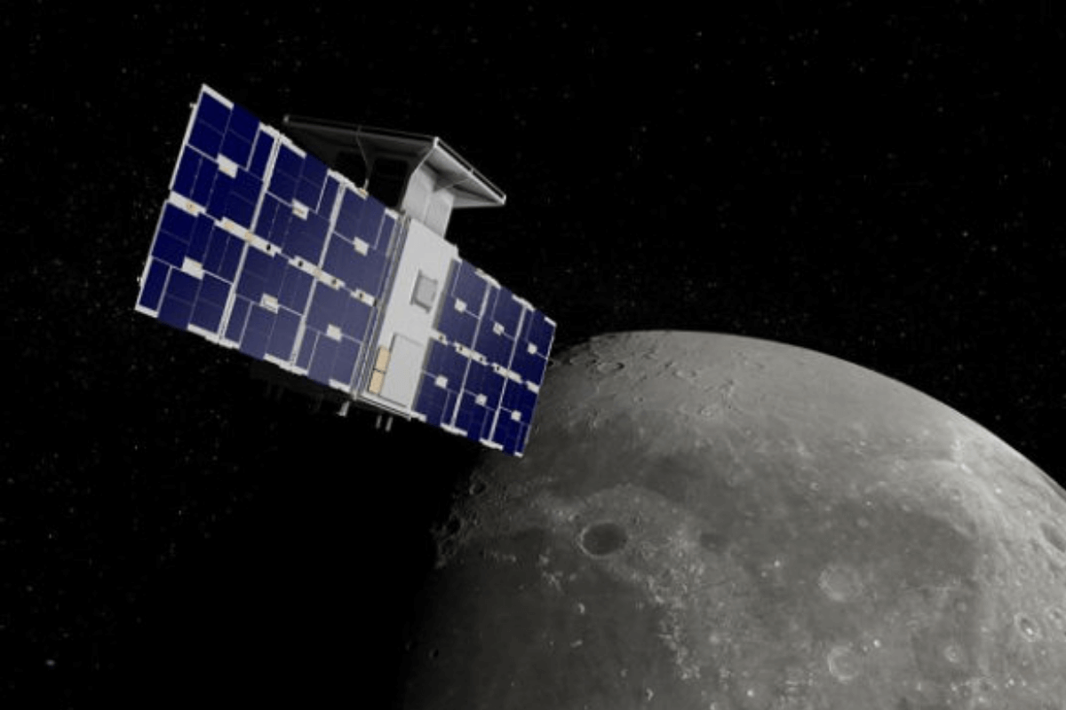 Спутник NASA сошел с орбиты Земли и направился к Луне