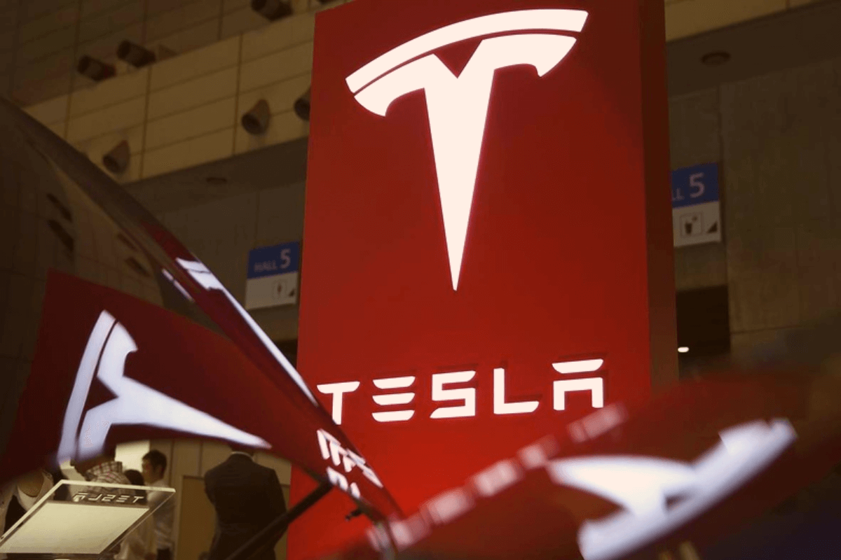 Tesla медлит с развертыванием хранилищ аккумуляторных батарей