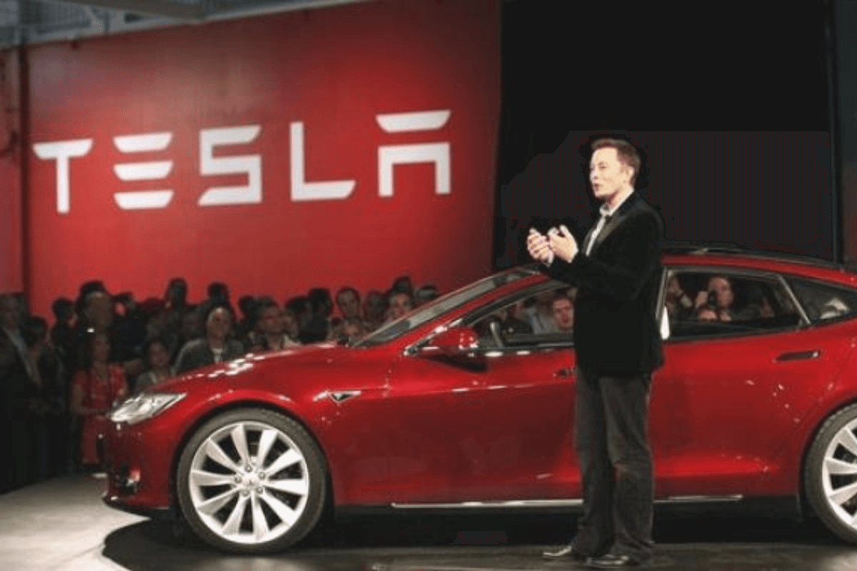 Tesla приостанавливает прием сотрудников на работу