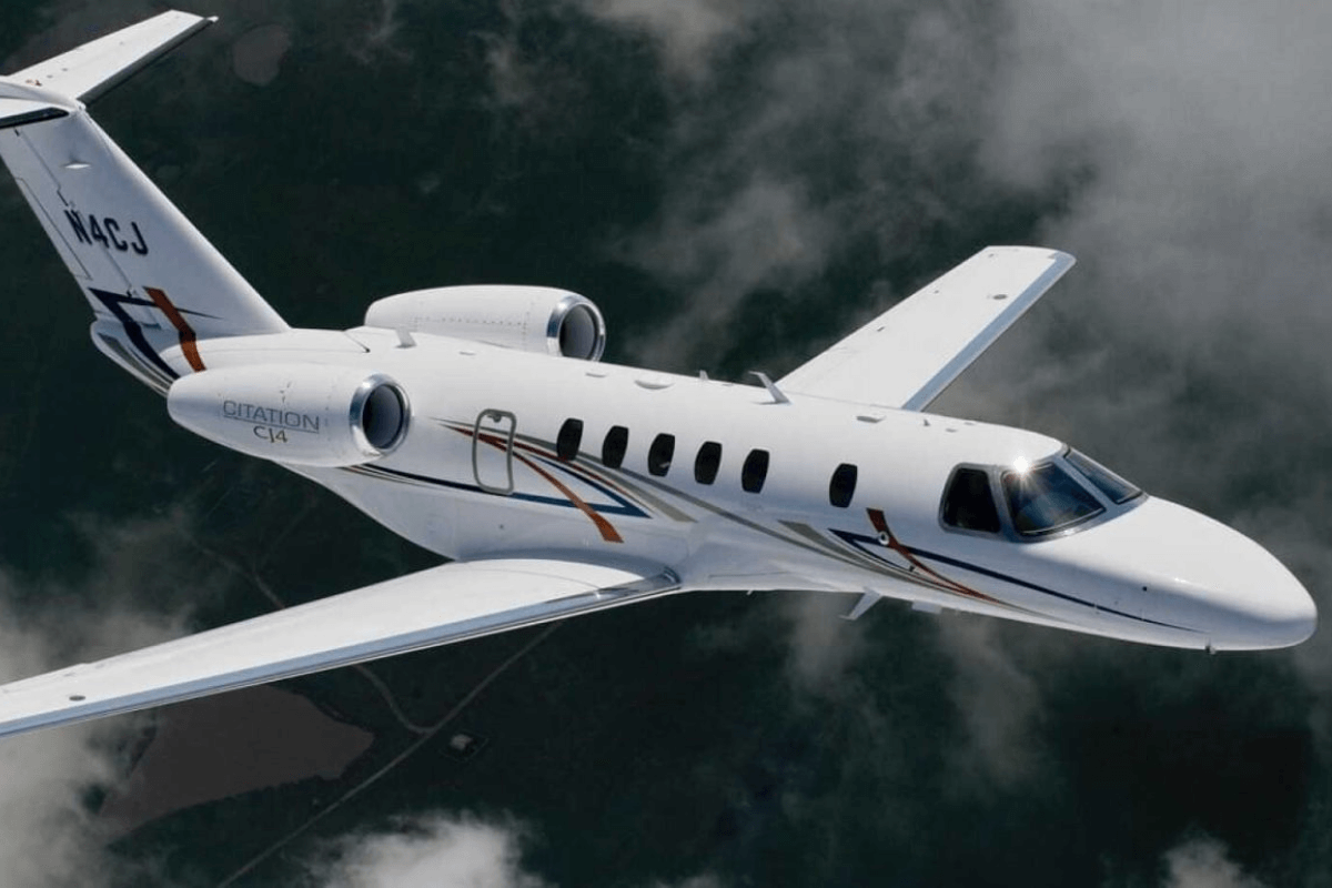 Типы и виды частных самолетов: Super light Jet и Light Jets