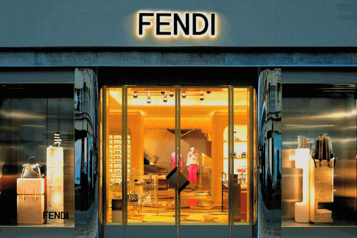 ТОП-15 дорогих и известных брендов в мире модной брендовой одежды: Fendi