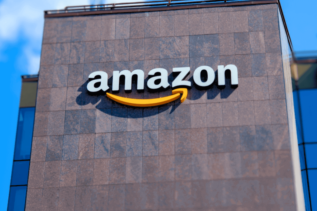 Консультант Amazon объявил себя виновным в даче взяток сотрудникам компании в Индии