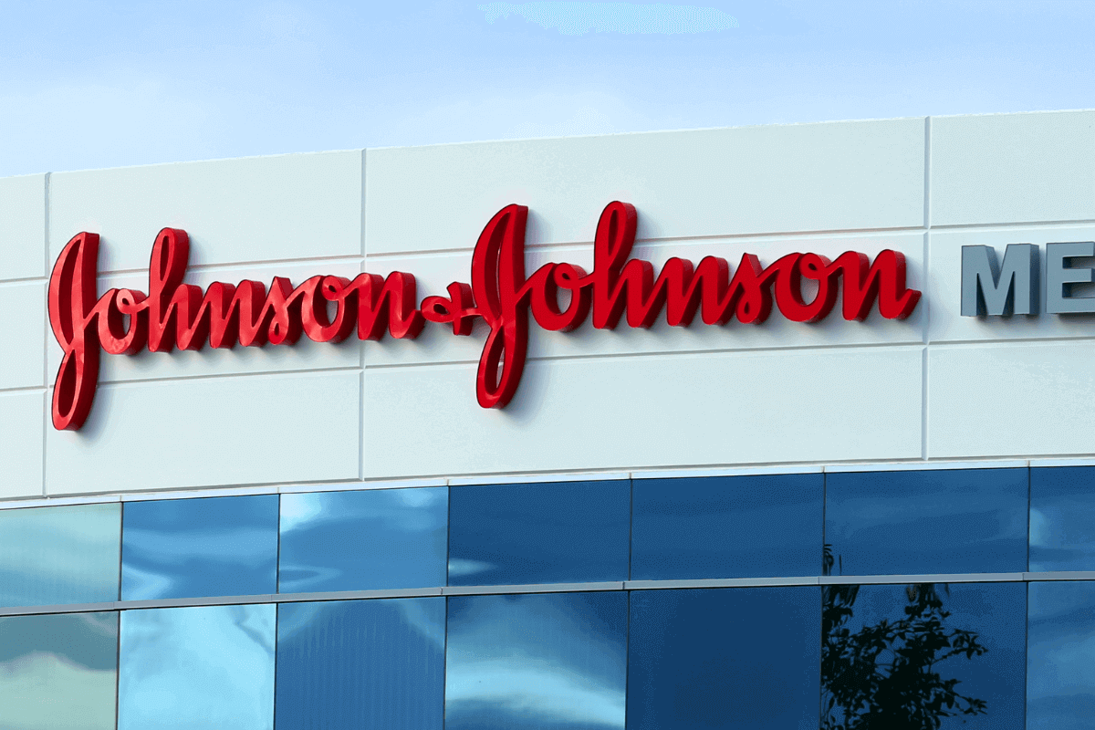 Johnson & Johnson предлагает выплатить 9 миллиардов долларов по искам о раке