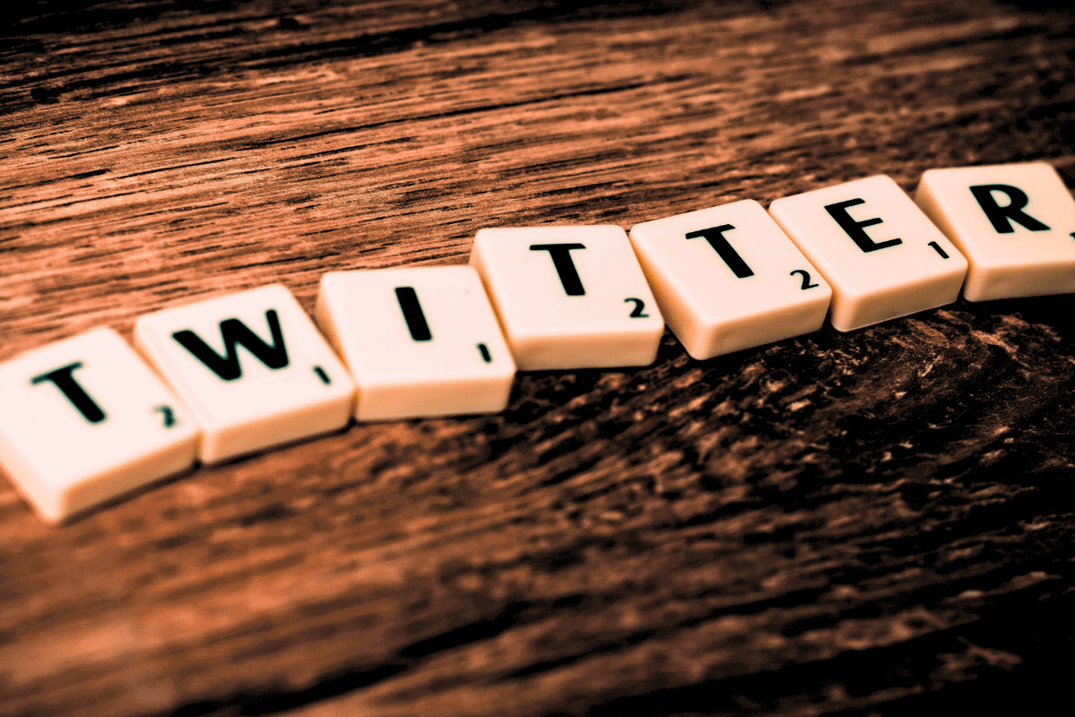 Twitter обвиняют в эксплуатации имен покойных знаменитостей