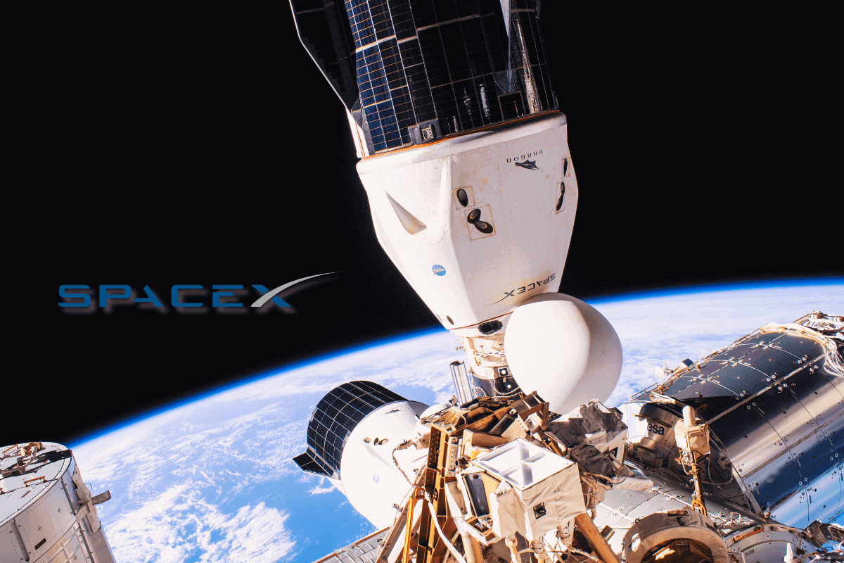 SpaceX запустила грузовой корабль Dragon на МКС