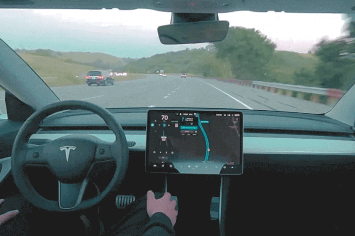 В электромобилях Tesla обнаружен режим «Илон»