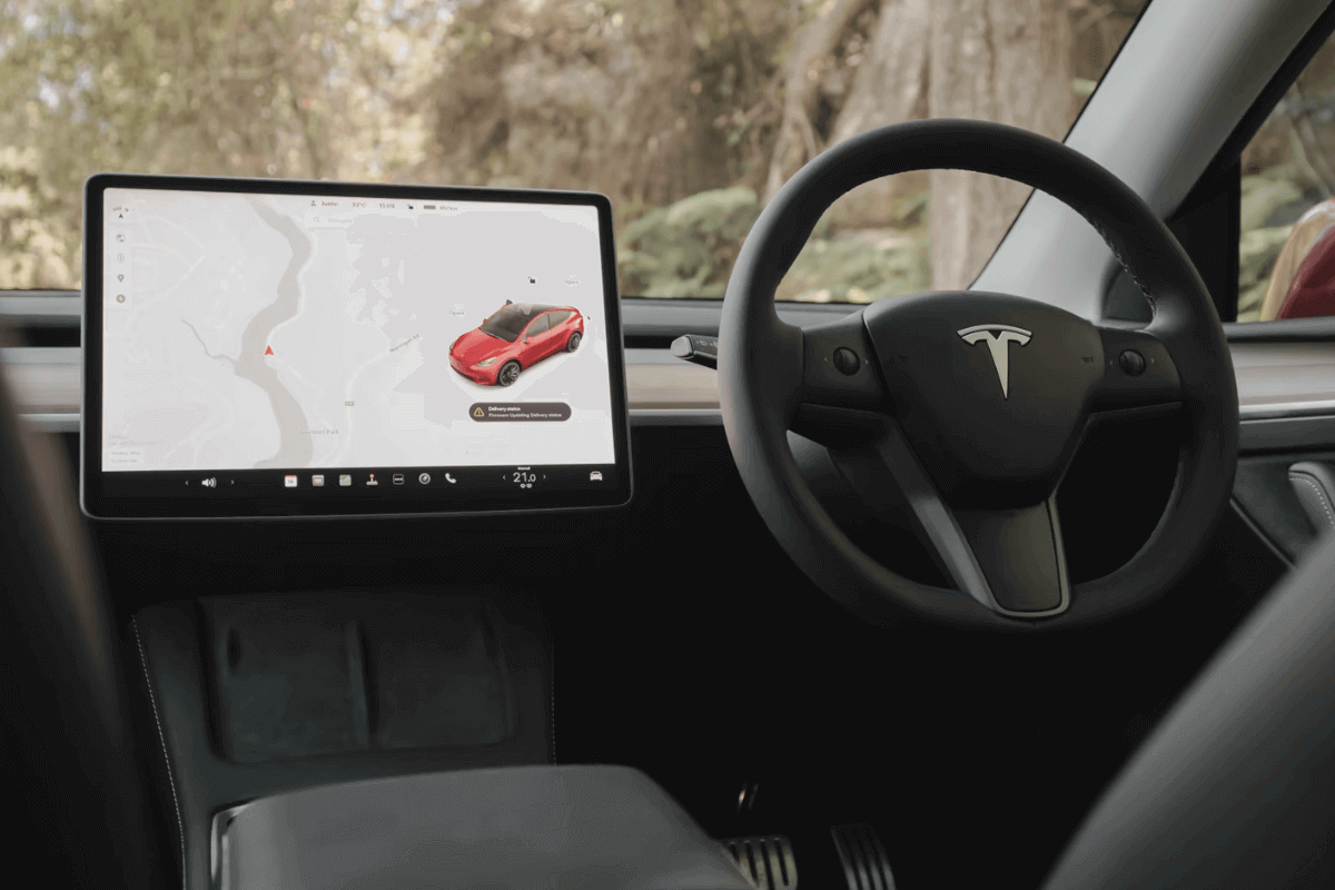 Tesla рассматривает возможности поделиться технологией автономного вождения