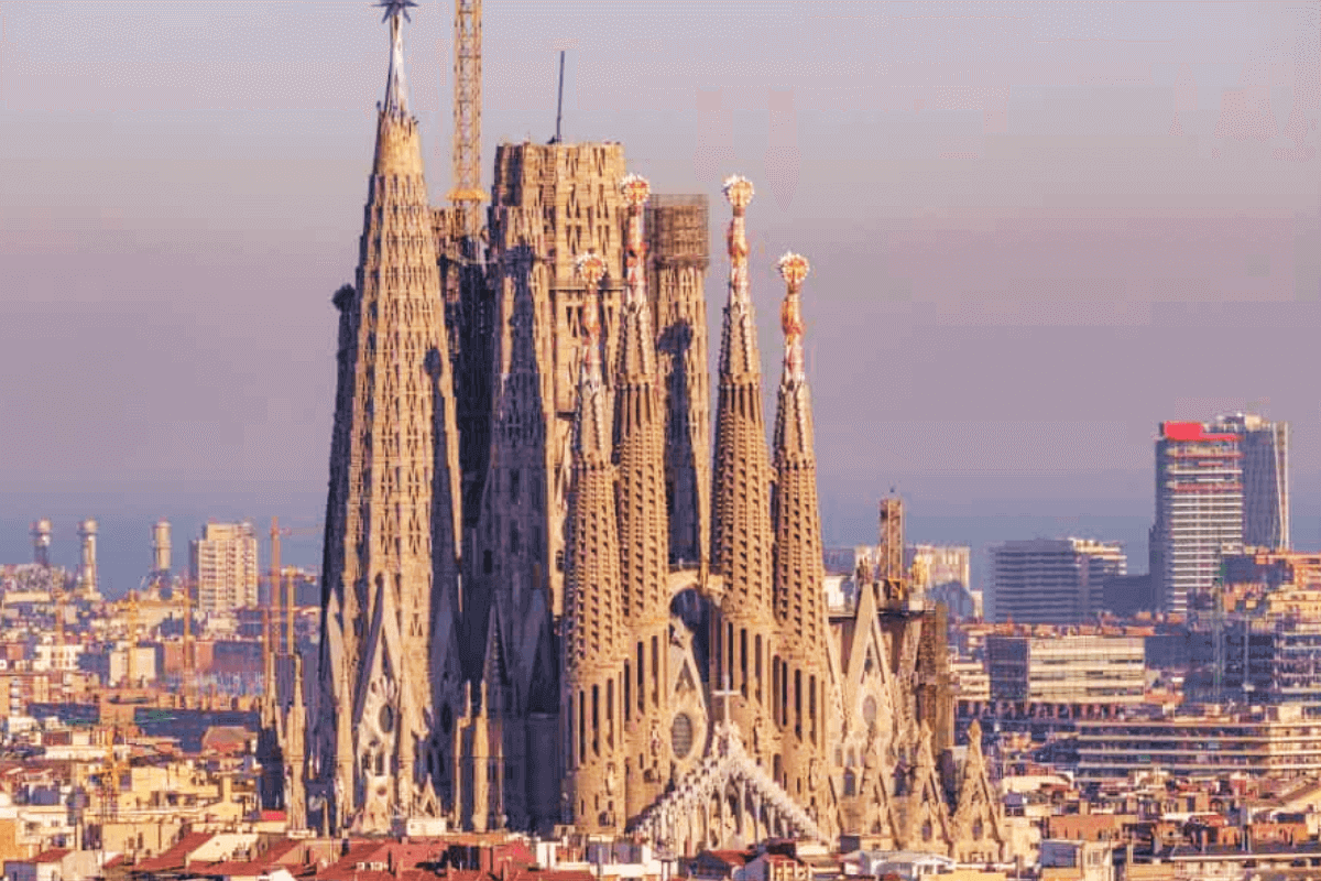 Самые популярные туристические страны в 2023 году: Испания