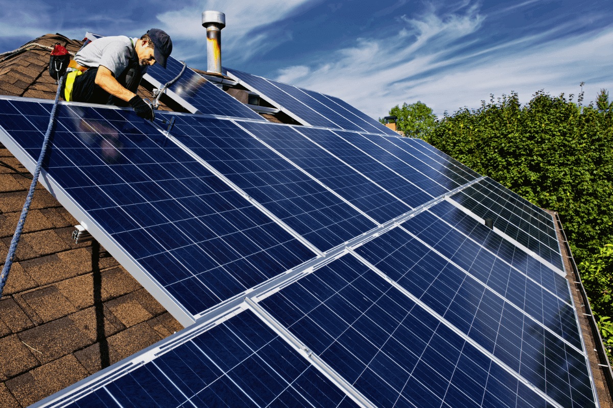 Солнечная энергетика привлекает рекордные инвестиции