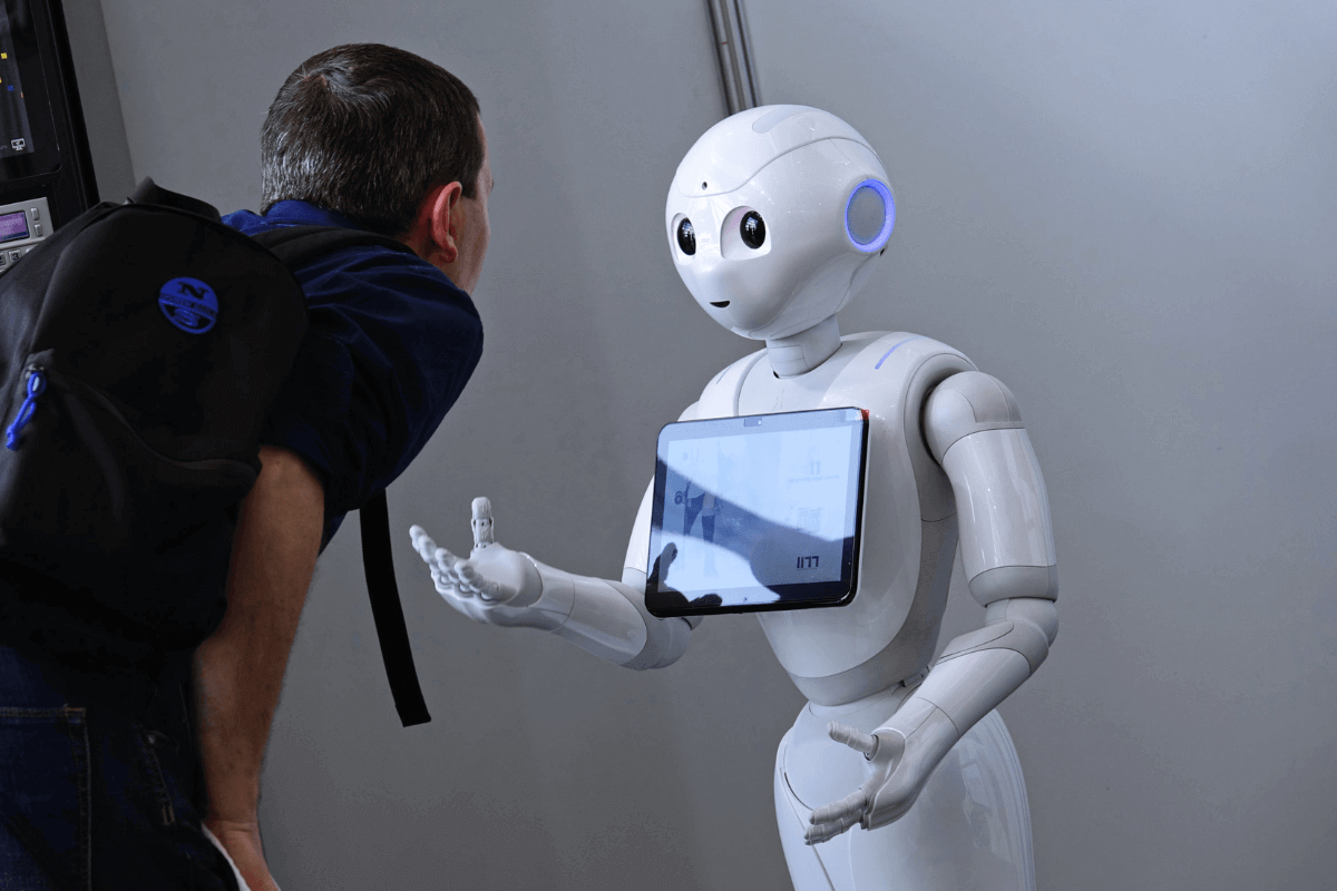 Лучшие гаджеты с искусственным интеллектом в 2024 году: Роботы для развлечения, обучения и домашнего хозяйства