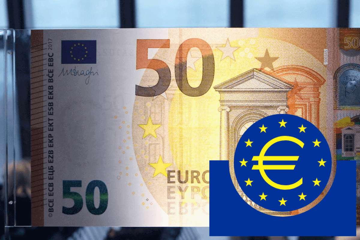 Евро возвращается на арену и обходит доллар