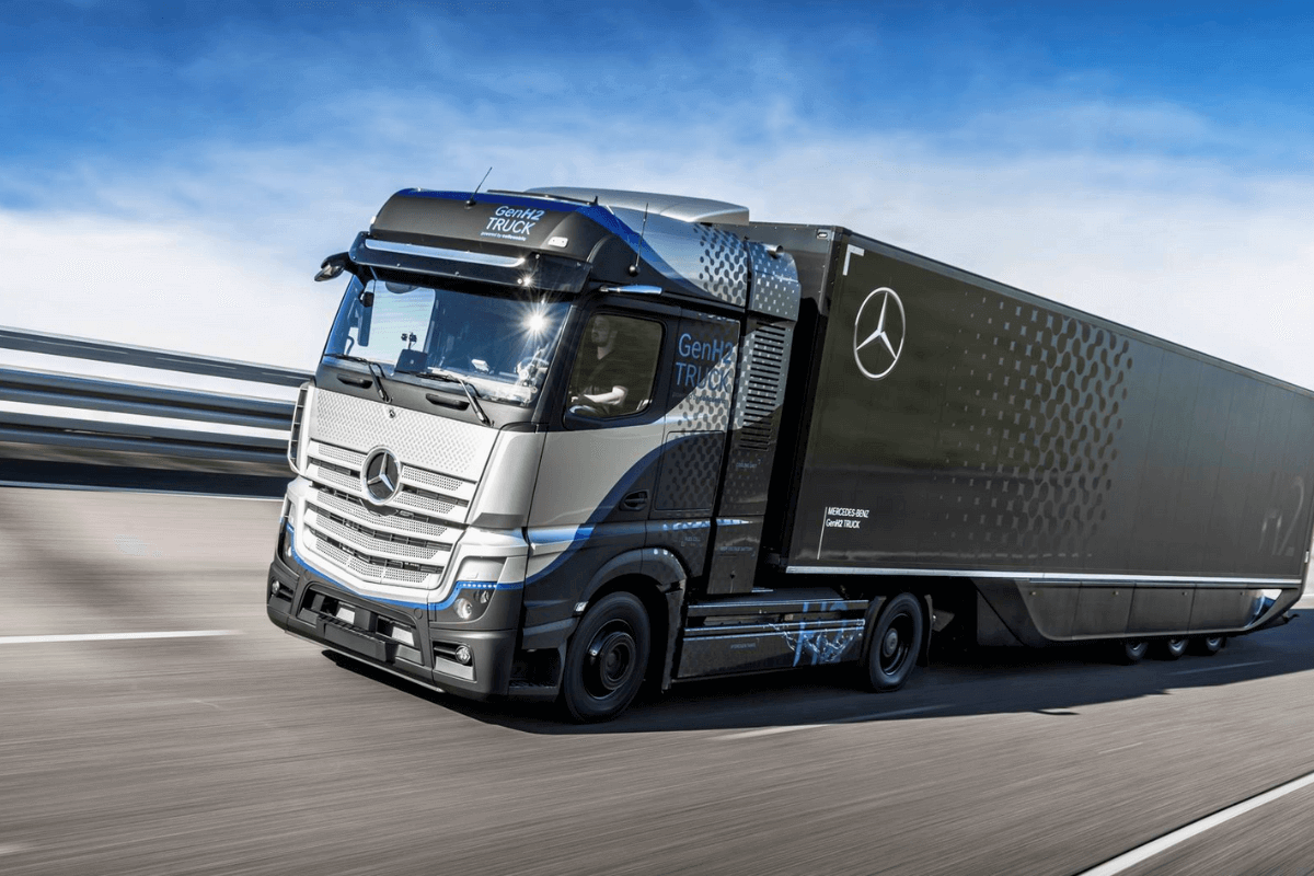 11 беспилотных грузовиков и фур: Daimler Truck