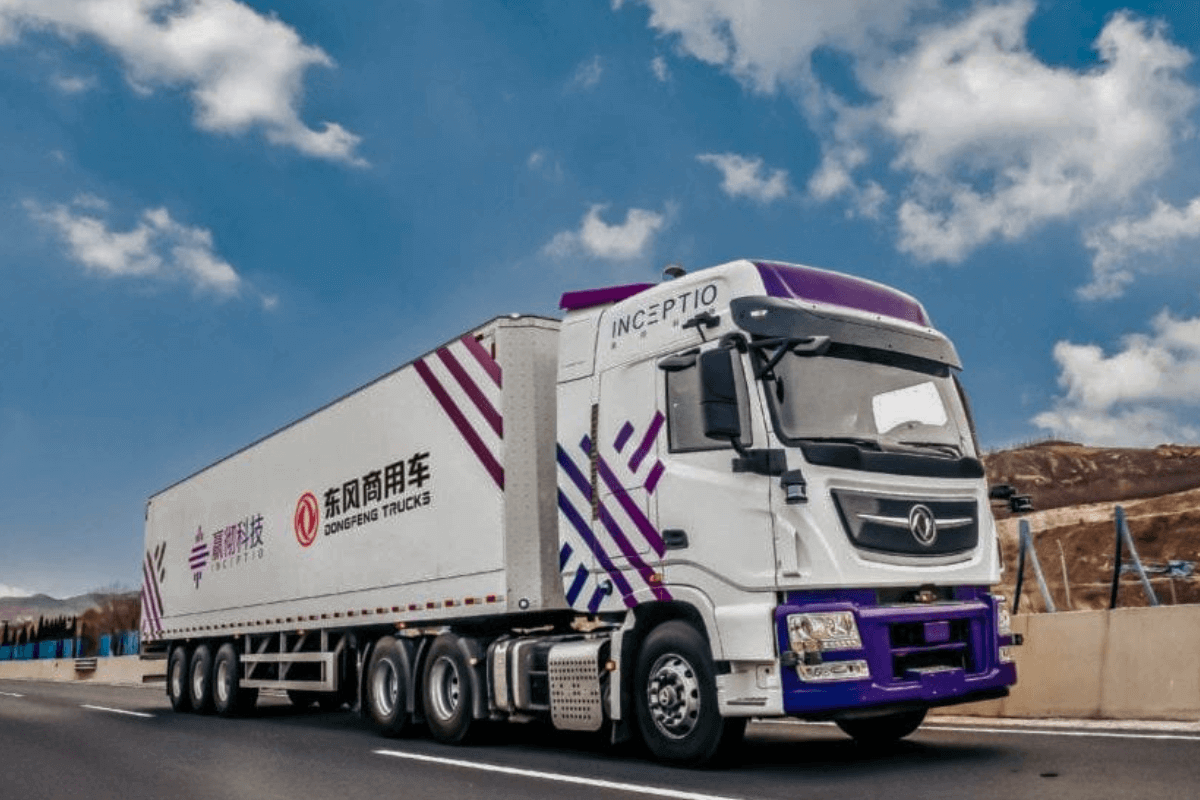 11 беспилотных грузовиков и фур: Inceptio Technology (Dongfeng и Sinotruk)