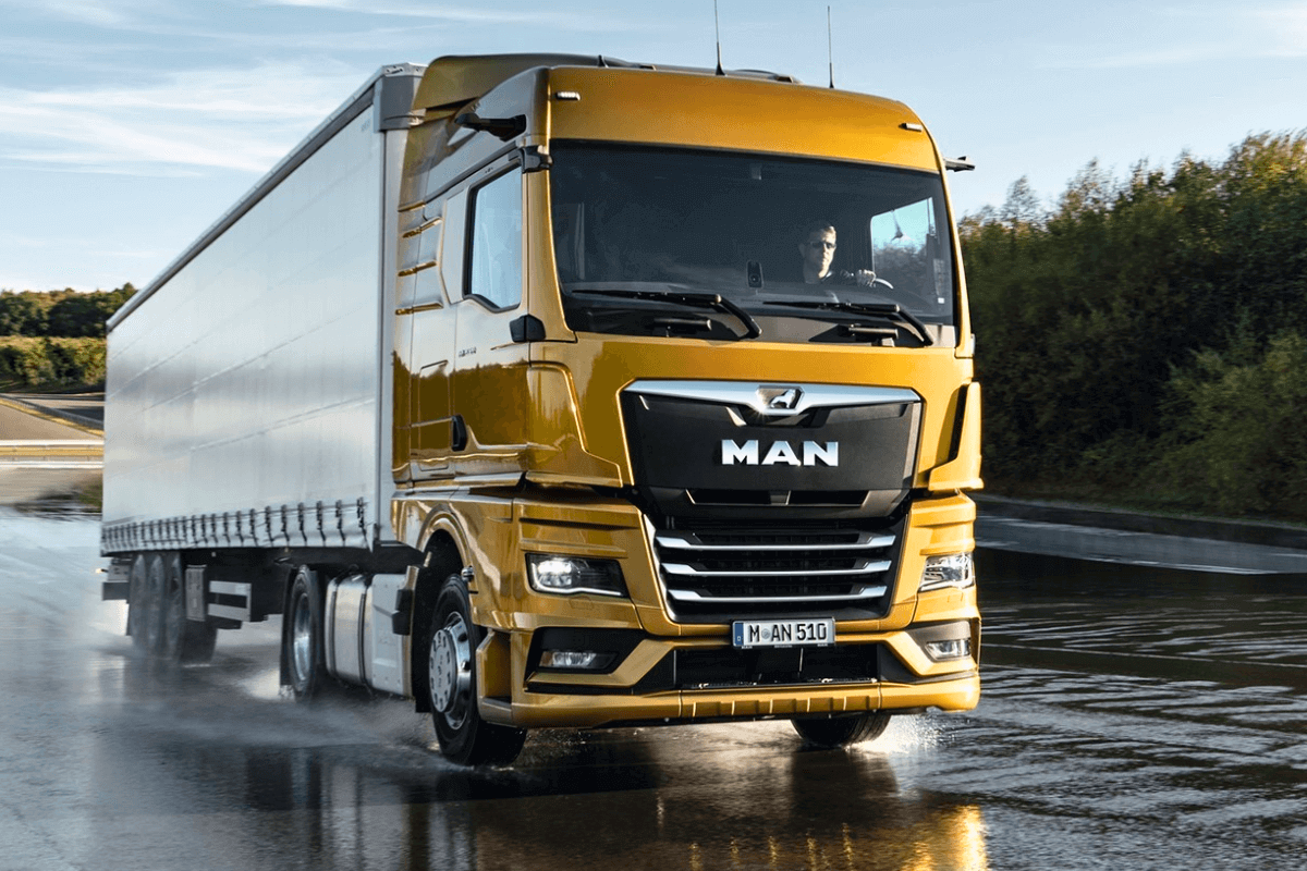 11 беспилотных грузовиков и фур: MAN