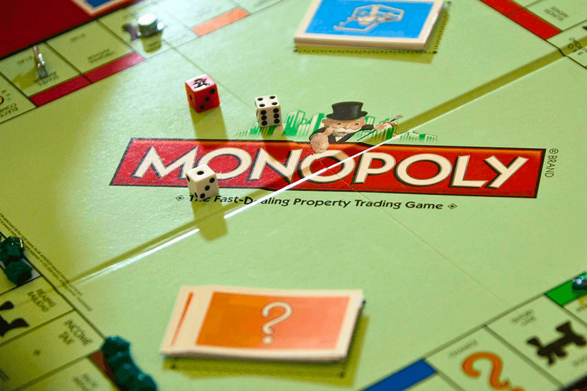 15 лучших игр для развития мозга, тренировки логики и памяти - Монополия — развивает финансовую грамотность и планирование