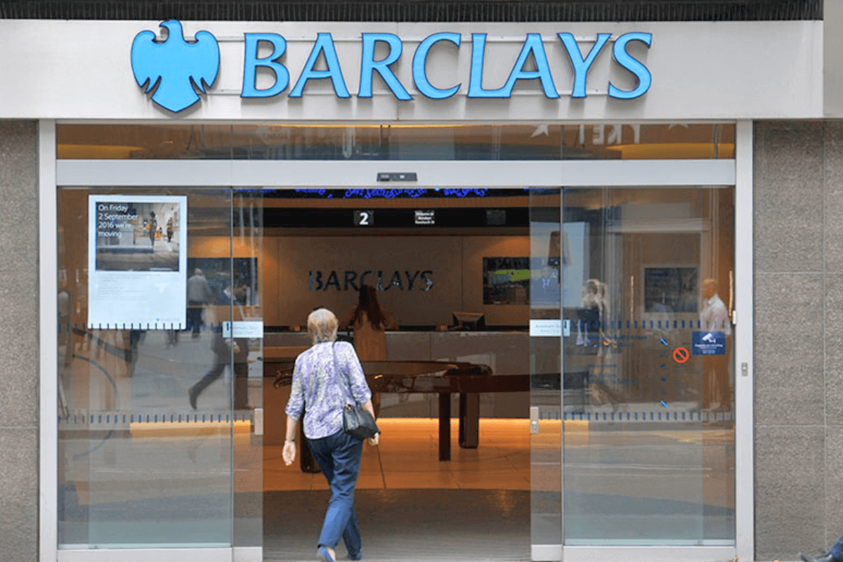 Barclays рассматривает введение пятидневной рабочей недели для сотрудников