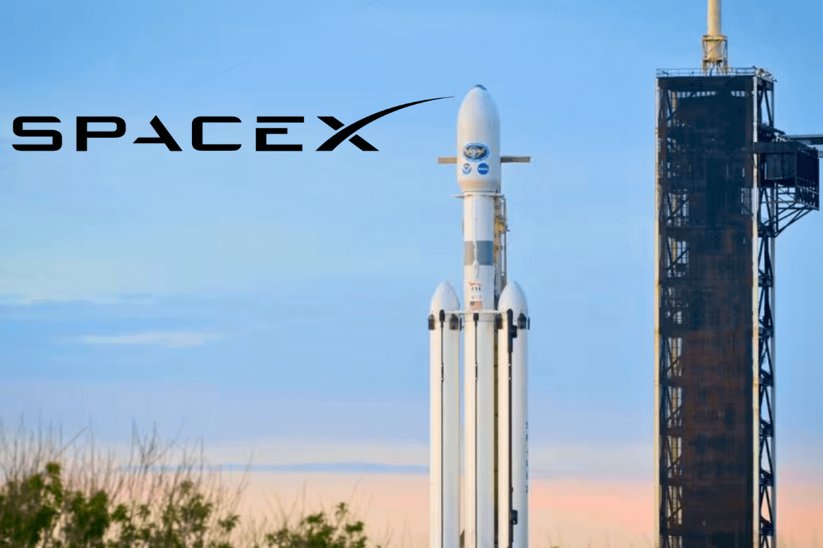 SpaceX Falcon Heavy успешно вывела на орбиту спутник